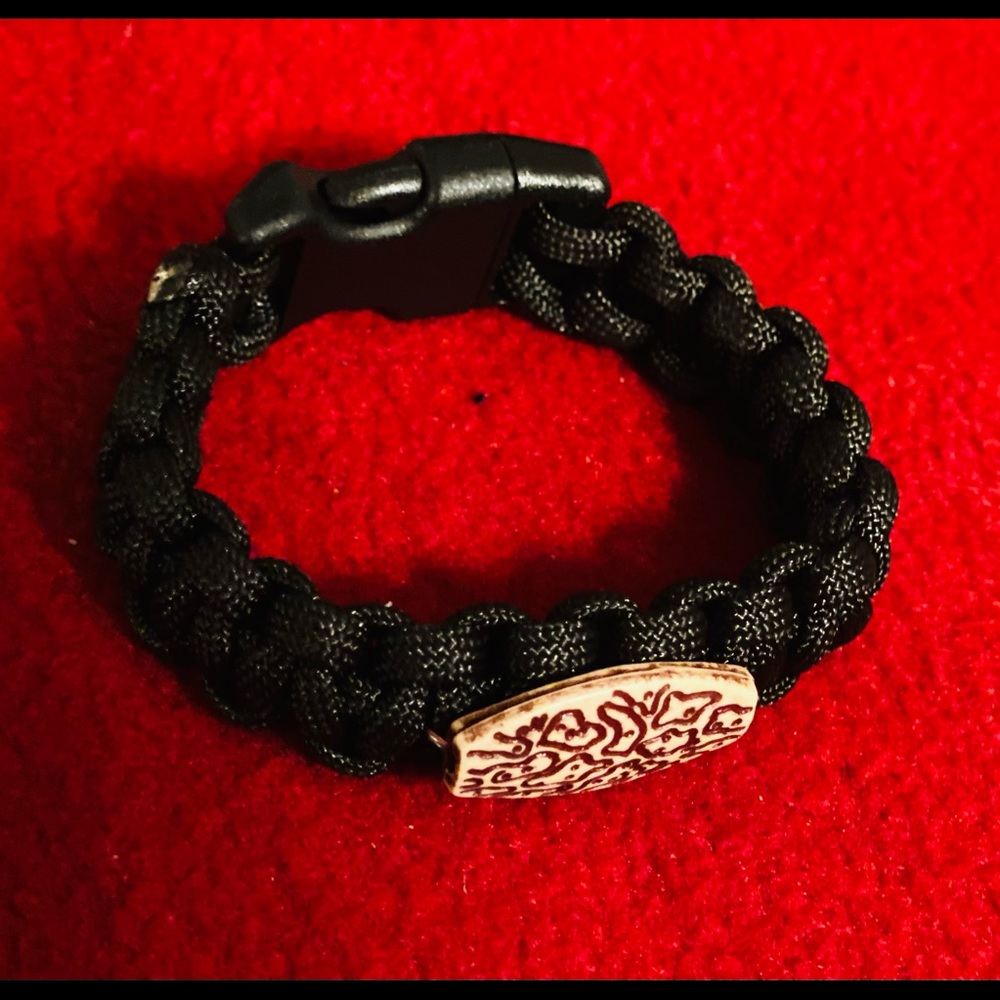 Paracord bracelet